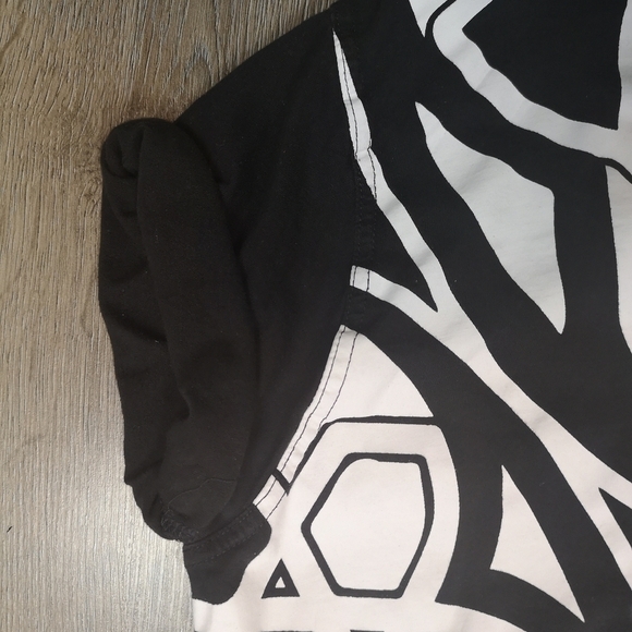 Y2k Vintage designer graphic washed black & white T-Shirt | TheStyleMinr.com - Picture 4 of 6